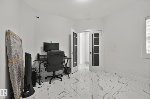 15023 15 Street, Edmonton, AB - Indoor