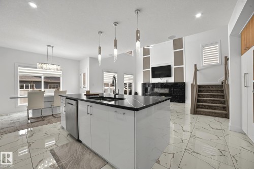 15023 15 Street, Edmonton, AB - Indoor Photo Showing Kitchen With Upgraded Kitchen