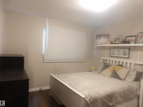 10792 165 Street, Edmonton, AB - Indoor Photo Showing Bedroom
