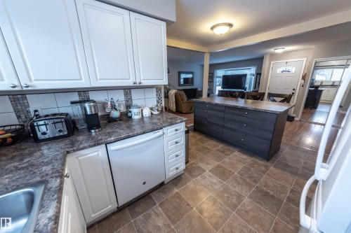 10792 165 Street, Edmonton, AB - Indoor Photo Showing Kitchen