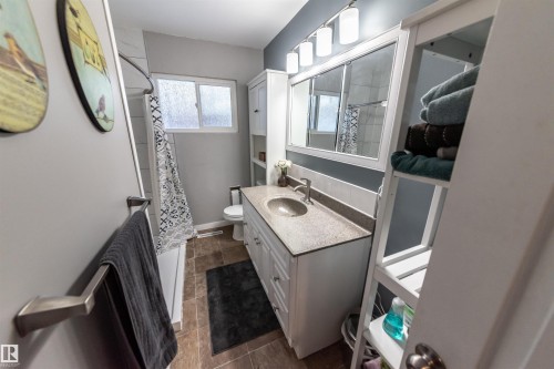 10792 165 Street, Edmonton, AB - Indoor Photo Showing Bathroom