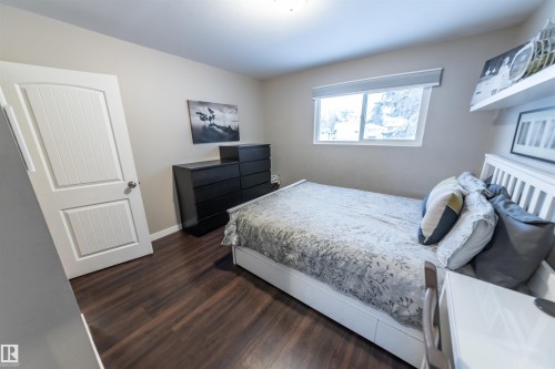 10792 165 Street, Edmonton, AB - Indoor Photo Showing Bedroom