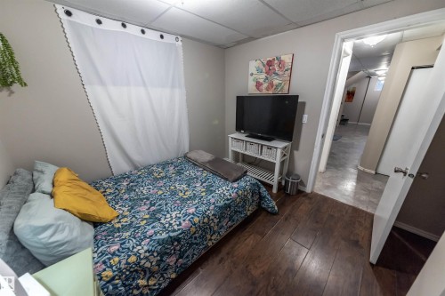 10792 165 Street, Edmonton, AB - Indoor Photo Showing Bedroom