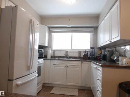 10792 165 Street, Edmonton, AB - Indoor Photo Showing Kitchen
