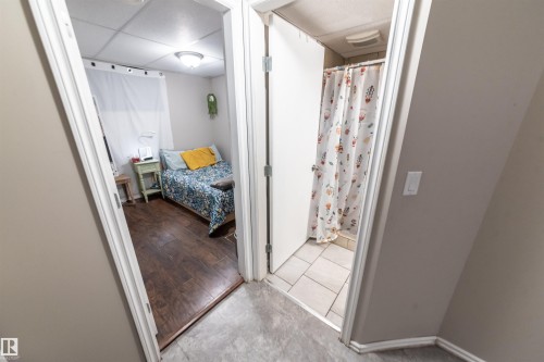 10792 165 Street, Edmonton, AB - Indoor