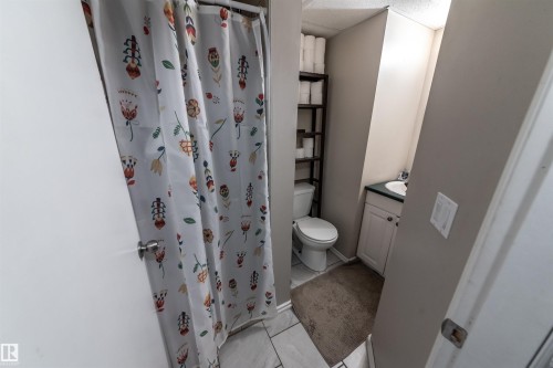 10792 165 Street, Edmonton, AB - Indoor Photo Showing Bathroom