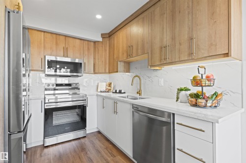 2935 109 Street, Edmonton, AB - Indoor Photo Showing Kitchen With Stainless Steel Kitchen With Double Sink