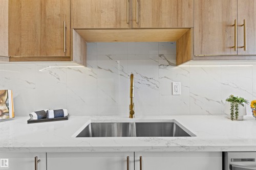 2935 109 Street, Edmonton, AB - Indoor Photo Showing Kitchen