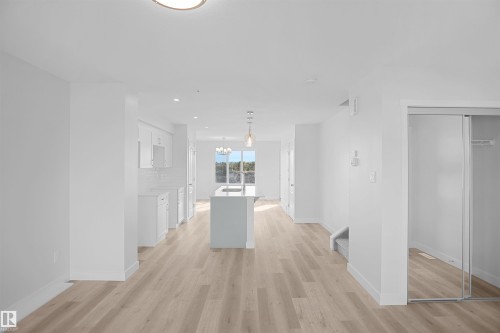 18843 29 Avenue, Edmonton, AB - Indoor Photo Showing Other Room