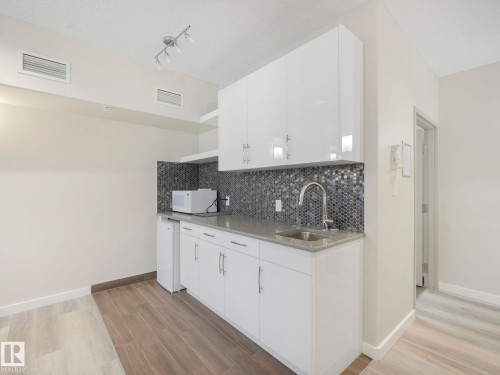 317 1144 Adamson Drive, Edmonton, AB - Indoor Photo Showing Kitchen