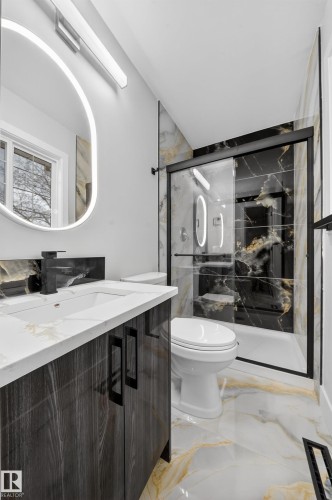 7820 22 Avenue, Edmonton, AB - Indoor Photo Showing Bathroom