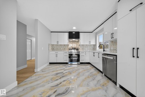 7820 22 Avenue, Edmonton, AB - Indoor Photo Showing Kitchen With Stainless Steel Kitchen With Upgraded Kitchen
