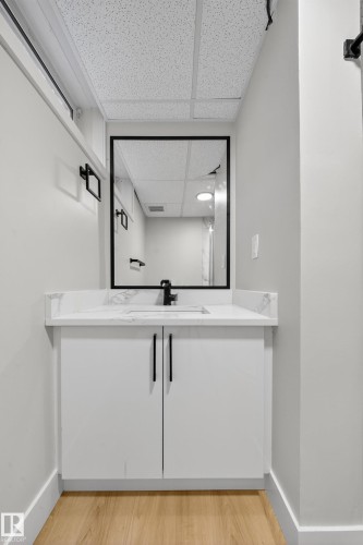 7820 22 Avenue, Edmonton, AB - Indoor Photo Showing Other Room