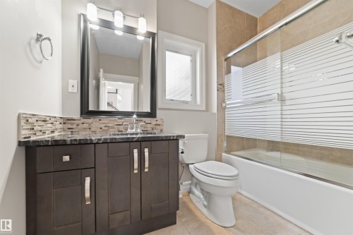 1721 Adamson Crescent, Edmonton, AB - Indoor Photo Showing Bathroom