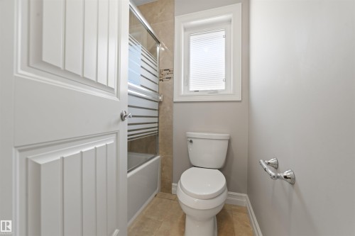 1721 Adamson Crescent, Edmonton, AB - Indoor Photo Showing Bathroom