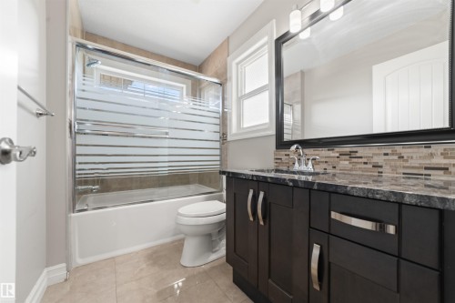 1721 Adamson Crescent, Edmonton, AB - Indoor Photo Showing Bathroom