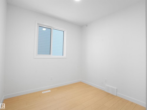 9732 Carson Place, Edmonton, AB - Indoor Photo Showing Other Room