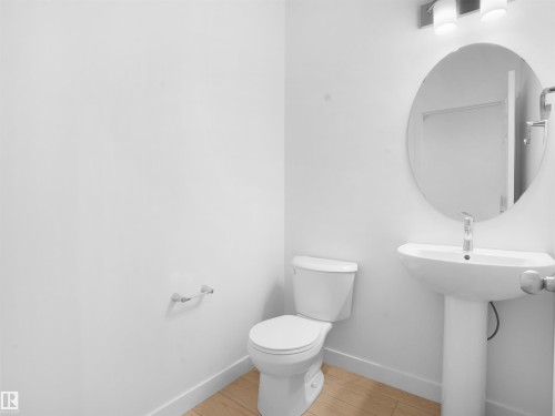 9732 Carson Place, Edmonton, AB - Indoor Photo Showing Bathroom