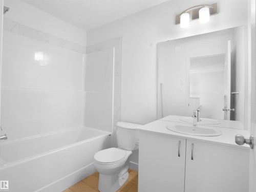9732 Carson Place, Edmonton, AB - Indoor Photo Showing Bathroom