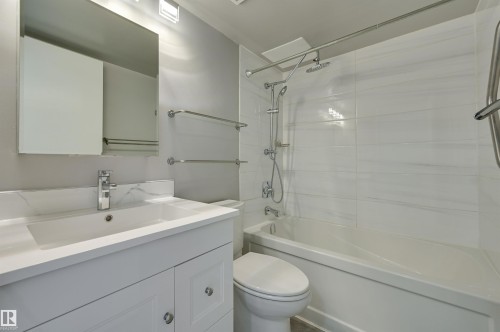 502 11710 100 Avenue, Edmonton, AB - Indoor Photo Showing Bathroom
