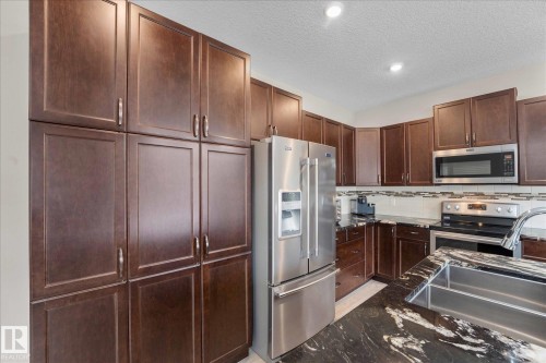 17164 47 Street, Edmonton, AB - Indoor Photo Showing Kitchen