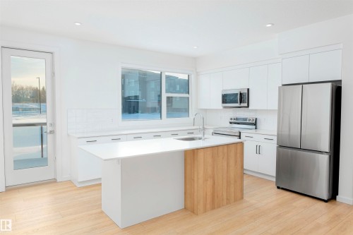 4 5 Rondeau Drive, St. Albert, AB - Indoor Photo Showing Kitchen With Stainless Steel Kitchen With Upgraded Kitchen