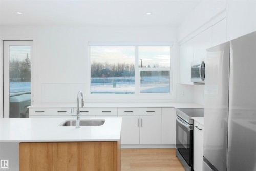 4 5 Rondeau Drive, St. Albert, AB - Indoor Photo Showing Kitchen With Double Sink With Upgraded Kitchen