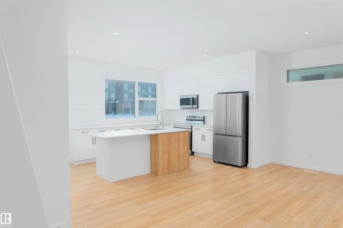 4 5 Rondeau Drive, St. Albert, AB - Indoor Photo Showing Kitchen With Stainless Steel Kitchen With Upgraded Kitchen