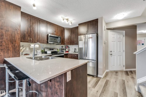 559 Ebbers Way, Edmonton, AB - Indoor Photo Showing Kitchen With Double Sink