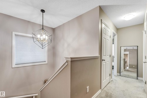 559 Ebbers Way, Edmonton, AB - Indoor Photo Showing Other Room