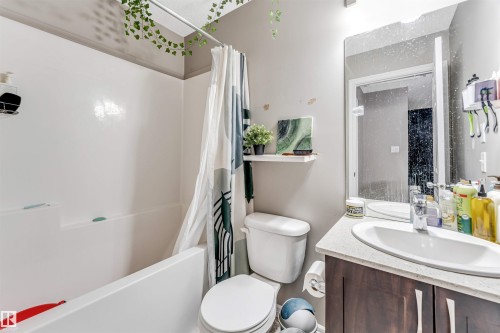 559 Ebbers Way, Edmonton, AB - Indoor Photo Showing Bathroom
