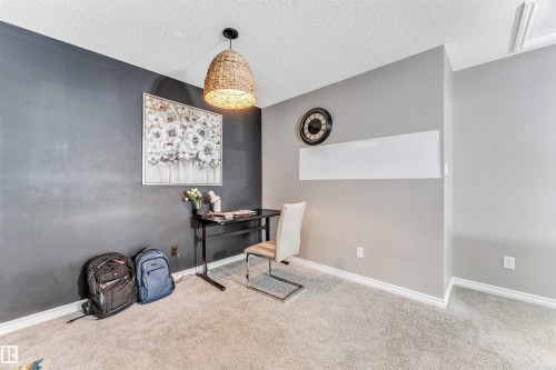 559 Ebbers Way, Edmonton, AB - Indoor Photo Showing Other Room