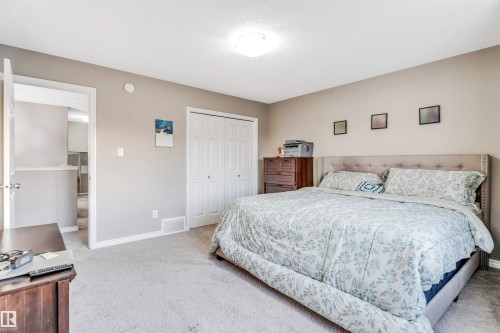 559 Ebbers Way, Edmonton, AB - Indoor Photo Showing Bedroom