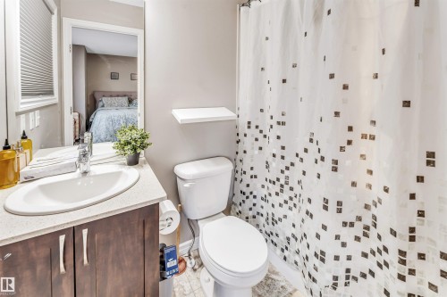 559 Ebbers Way, Edmonton, AB - Indoor Photo Showing Bathroom