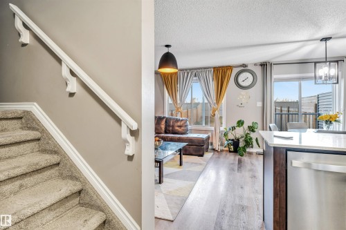 559 Ebbers Way, Edmonton, AB - Indoor Photo Showing Other Room