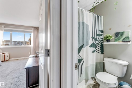 559 Ebbers Way, Edmonton, AB - Indoor Photo Showing Bathroom