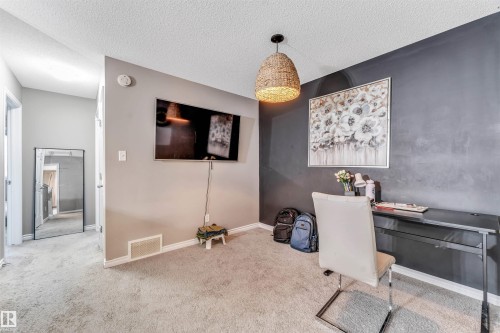 559 Ebbers Way, Edmonton, AB - Indoor Photo Showing Other Room