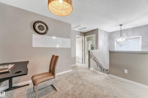 559 Ebbers Way, Edmonton, AB - Indoor Photo Showing Other Room