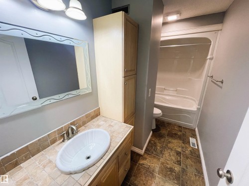 5111 49 Ave, Ardmore, AB - Indoor Photo Showing Bathroom