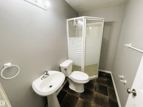 5111 49 Ave, Ardmore, AB - Indoor Photo Showing Bathroom