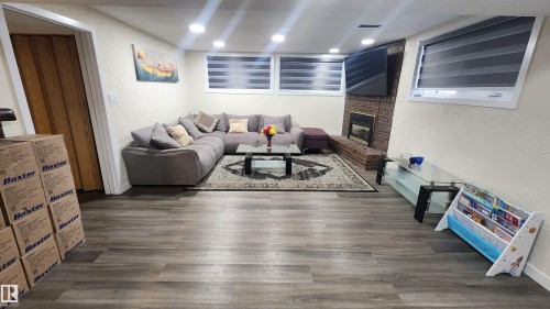 115 Ekota Crescent, Edmonton, AB - Indoor With Fireplace
