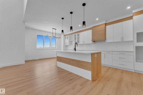744 Astoria Way, Devon, AB - Indoor Photo Showing Kitchen