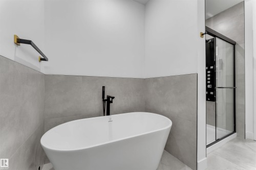 744 Astoria Way, Devon, AB - Indoor Photo Showing Bathroom