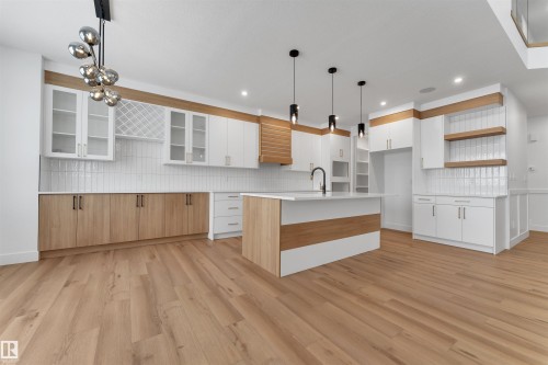 744 Astoria Way, Devon, AB - Indoor Photo Showing Kitchen With Upgraded Kitchen