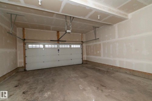 22 13139 205 Street, Edmonton, AB - Indoor Photo Showing Garage