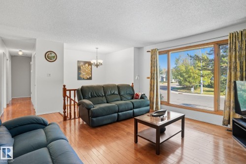 5508 54 Street, Beaumont, AB - Indoor Photo Showing Living Room
