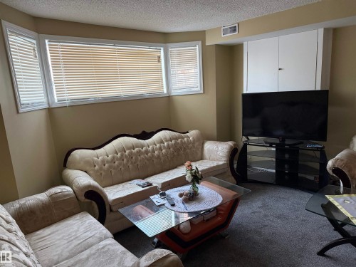 14827 47 Street, Edmonton, AB - Indoor Photo Showing Living Room