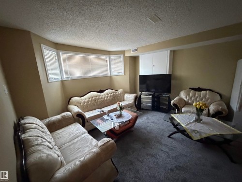 14827 47 Street, Edmonton, AB - Indoor Photo Showing Living Room