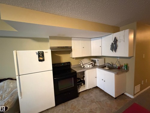 14827 47 Street, Edmonton, AB - Indoor Photo Showing Kitchen