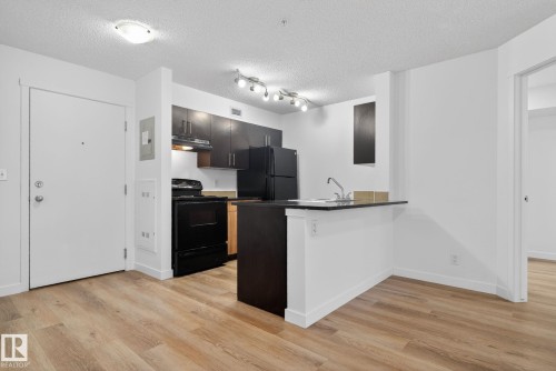 117 5804 Mullen Place, Edmonton, AB - Indoor Photo Showing Kitchen